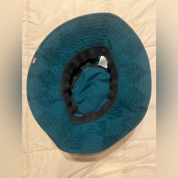 Vans bucket bay. Never work - Picture 2 of 2